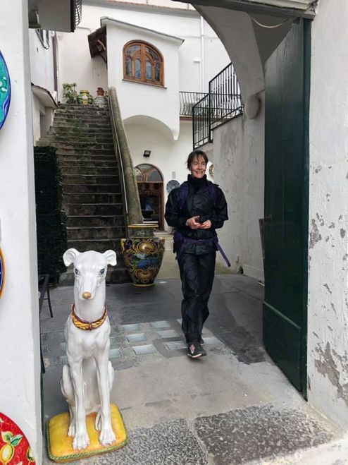 Person i bakgate i Italia